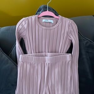 Coco Blanc Rose ribbed pajamas size 5. Fency Pajamas. Confortable 100% soft